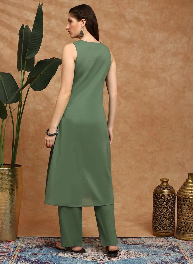 جلو باص طقم كورتا مستقيمة مطرزة مع بنطال